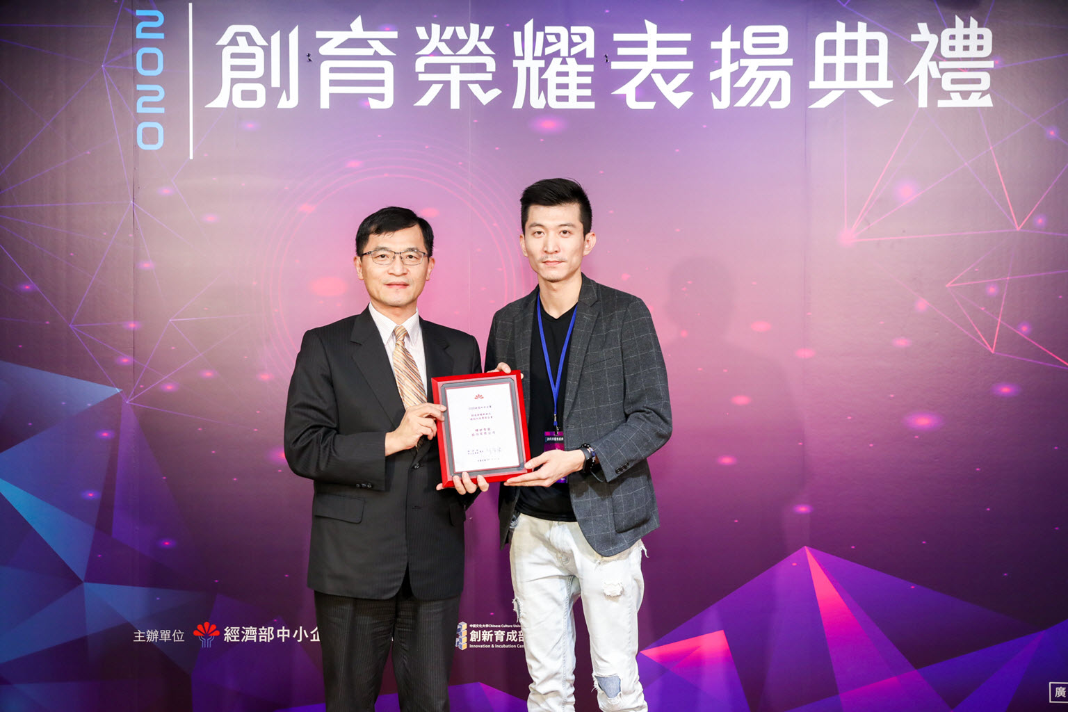 創育組輔導成果-曠世智能109年度經濟部中小企業處破殼而出企業獎