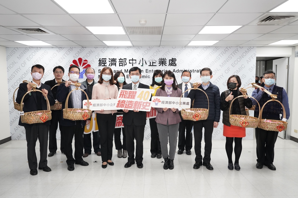 圖4處長、副處長與五組組長、五位主任合影.jpg