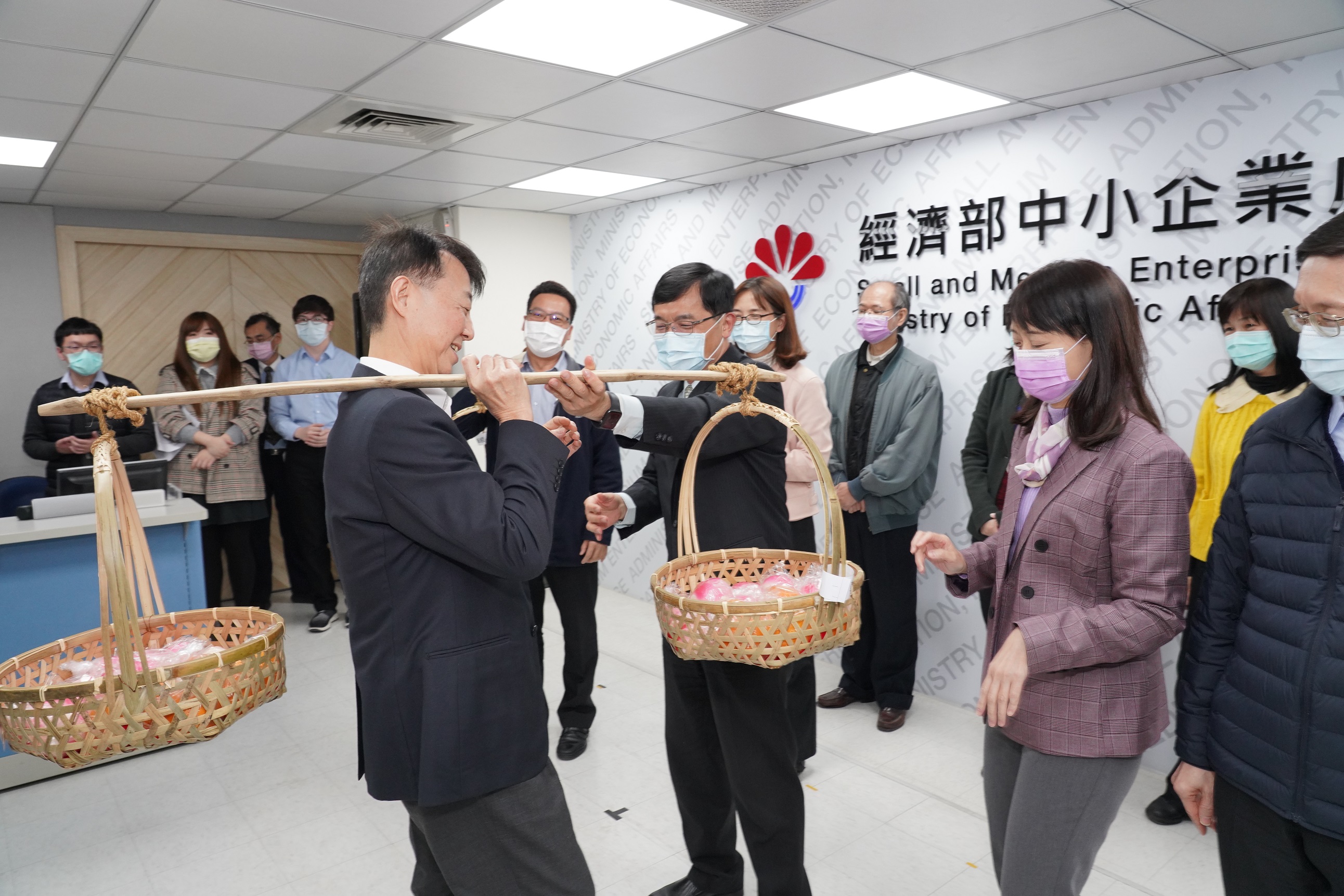 中小企業處40週年祝福活動花絮-承擔與分擔・一肩扛圖5.jpg