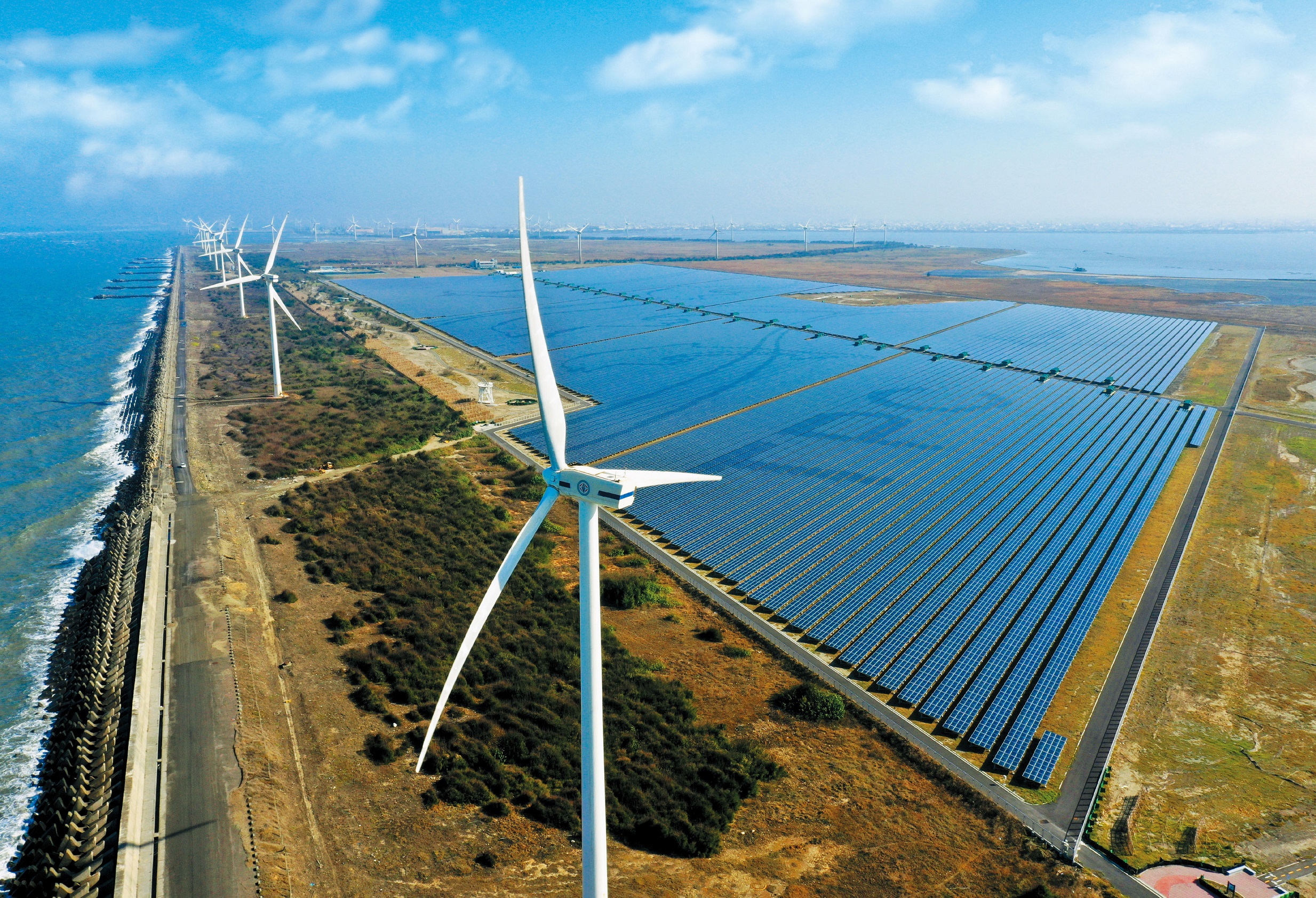 綠能成為擴大減煤的重要助力，包括近期風力發電屢創新高，結合太陽光電出力甚至一度高達800萬瓩以上。.jpeg
