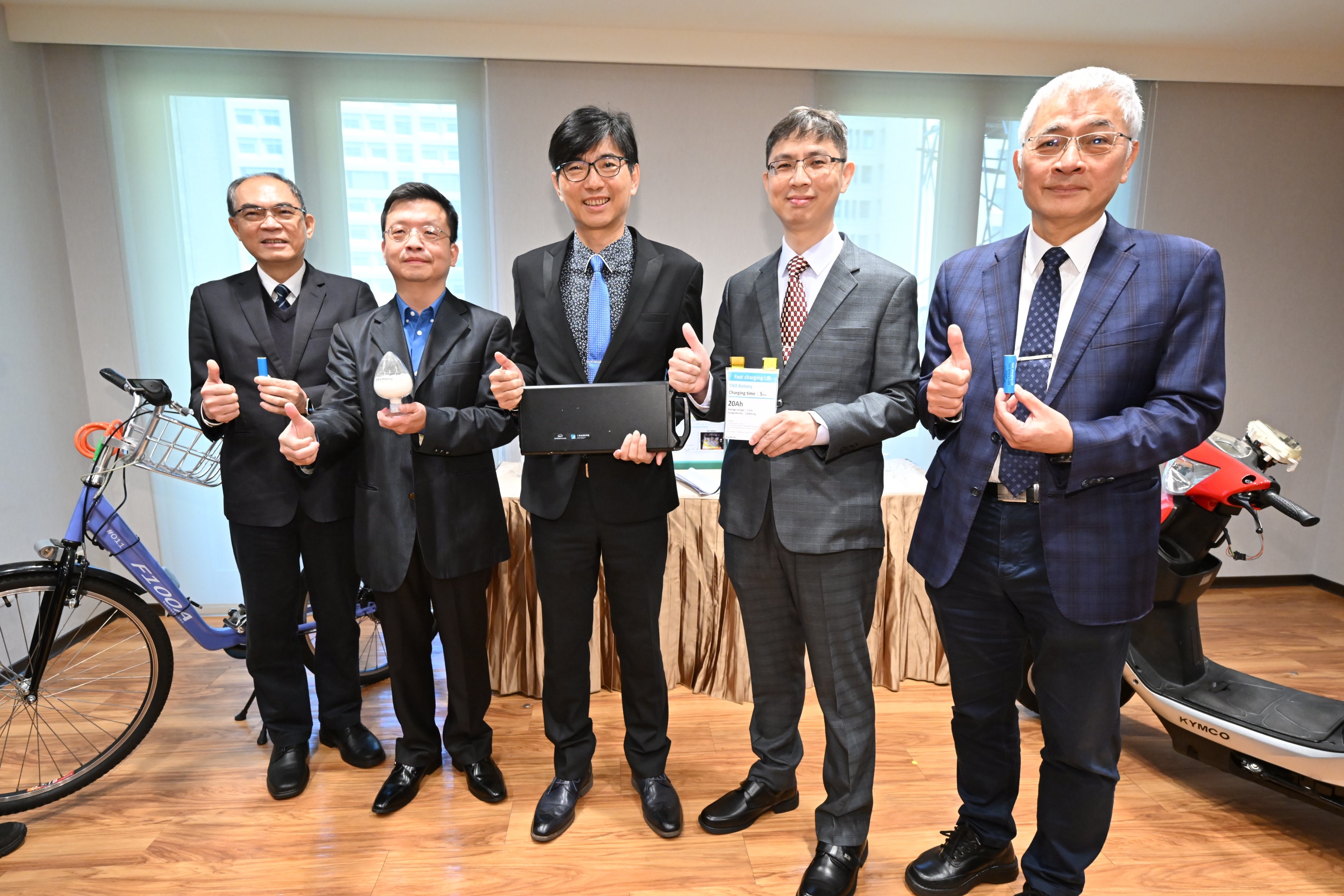 萬溢能源公司核心技術為鈮酸鈦(TNO)負極材料，.jpg