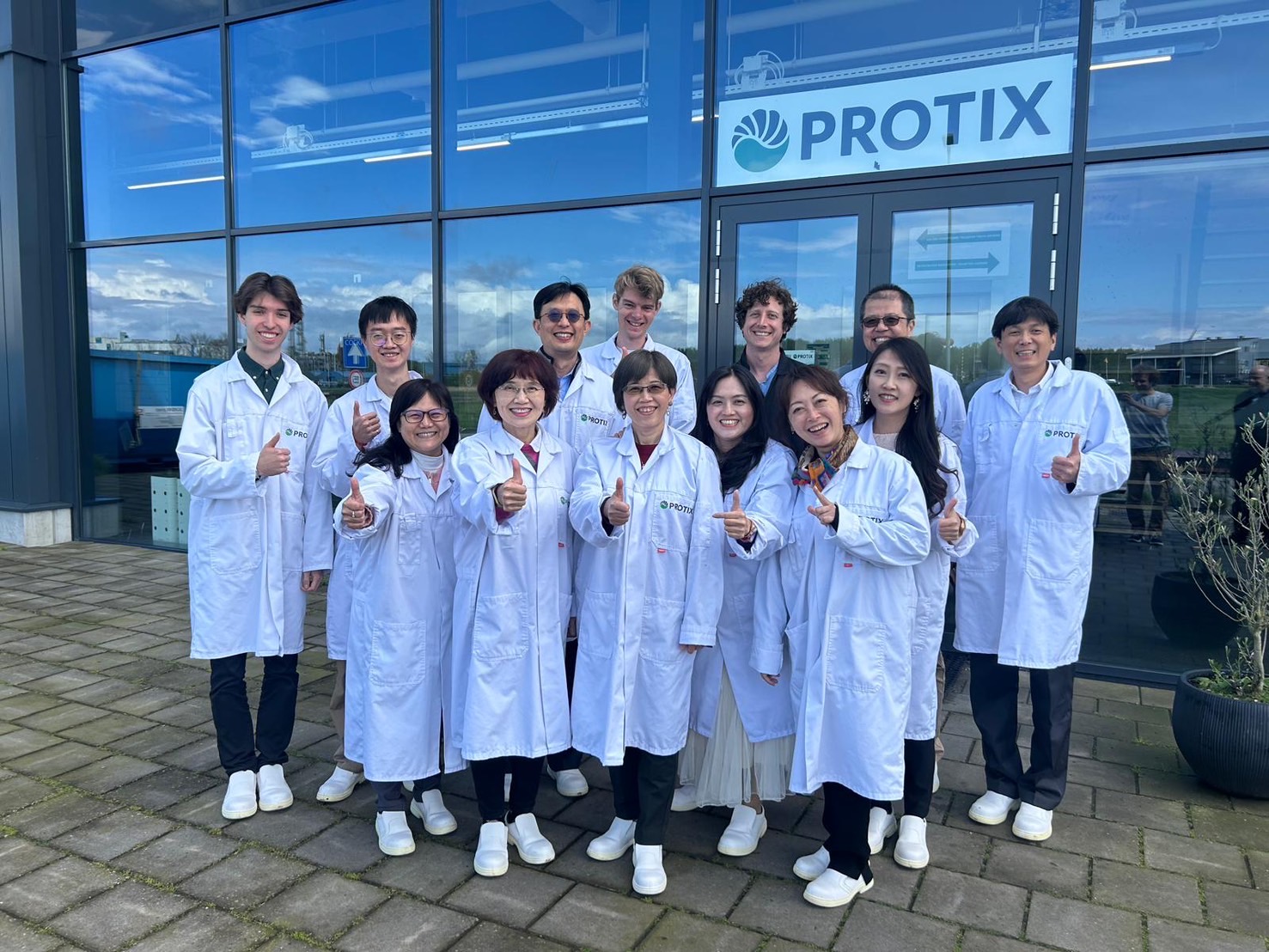 農業部國際事務司林司長麗芳(左4)率團參訪荷商Protix瞭解昆蟲蛋白高效能生產模式。.jpg