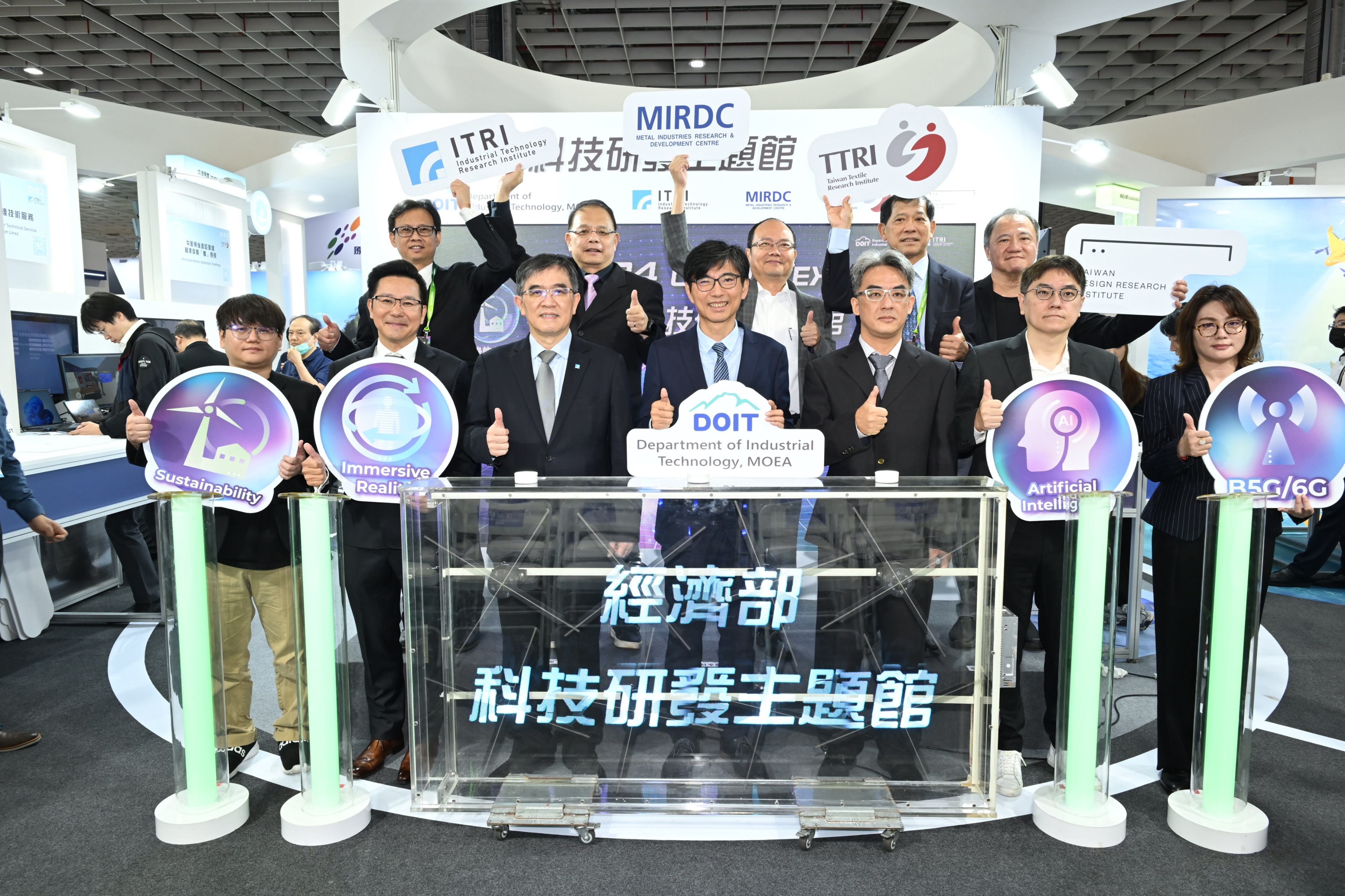 COMPUTEX 2024 經濟部科技研發主題館今(4)日舉辦開幕儀式，展出近20項技術與產業成果。.jpg