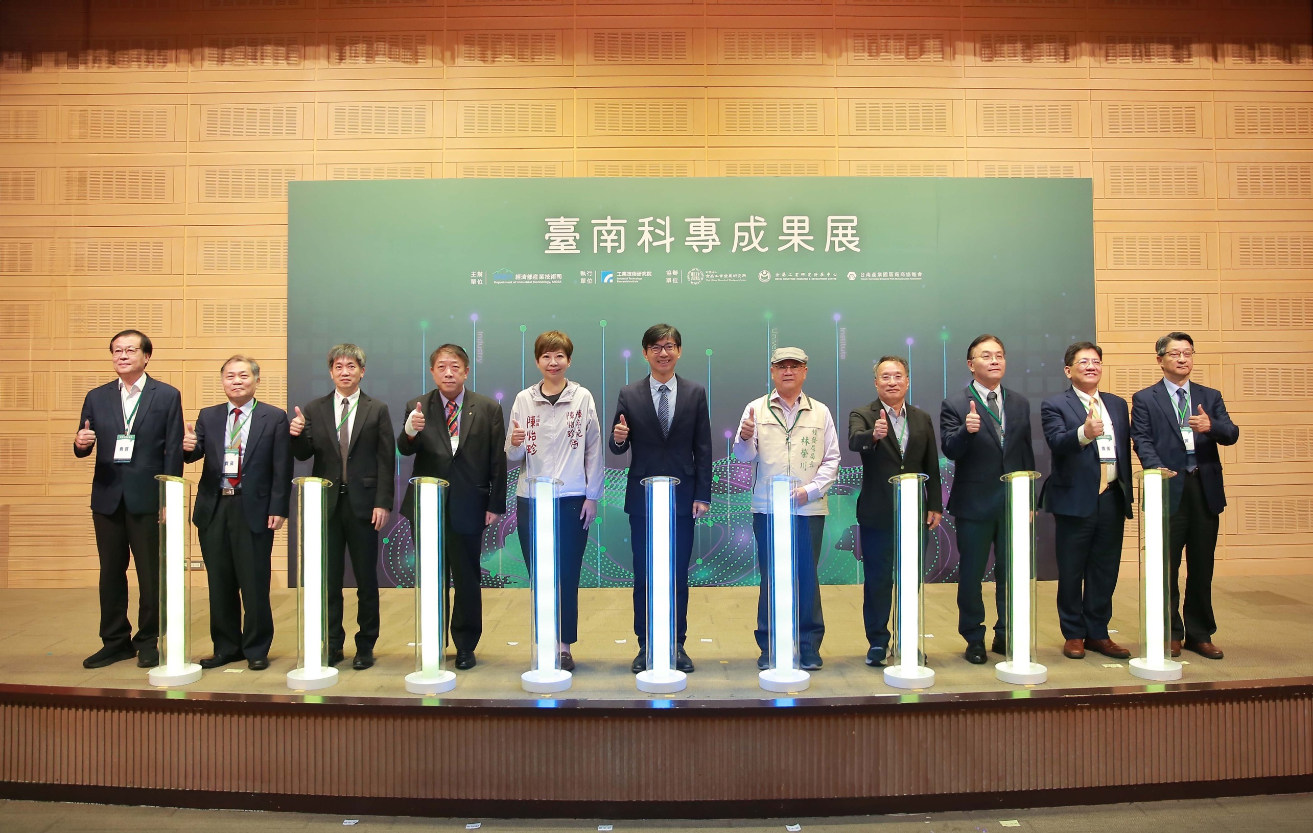 經濟部臺南科專成果展，展出經濟部科技專案補助工研院、金屬中心及食品所等研發法人的13項技術成果。.jpeg