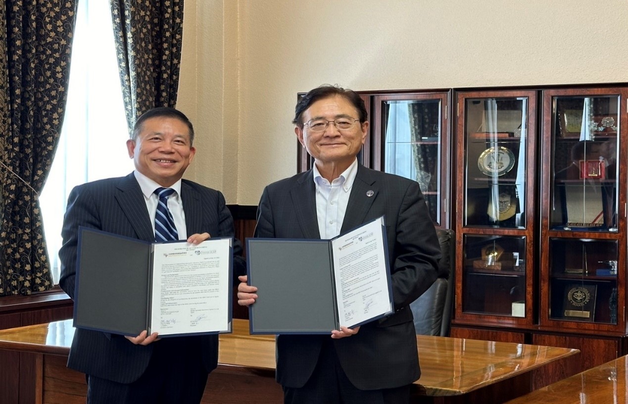 圖1：國發會劉鏡清主委(左)與京都大學湊長博(右)校長合影.jpeg