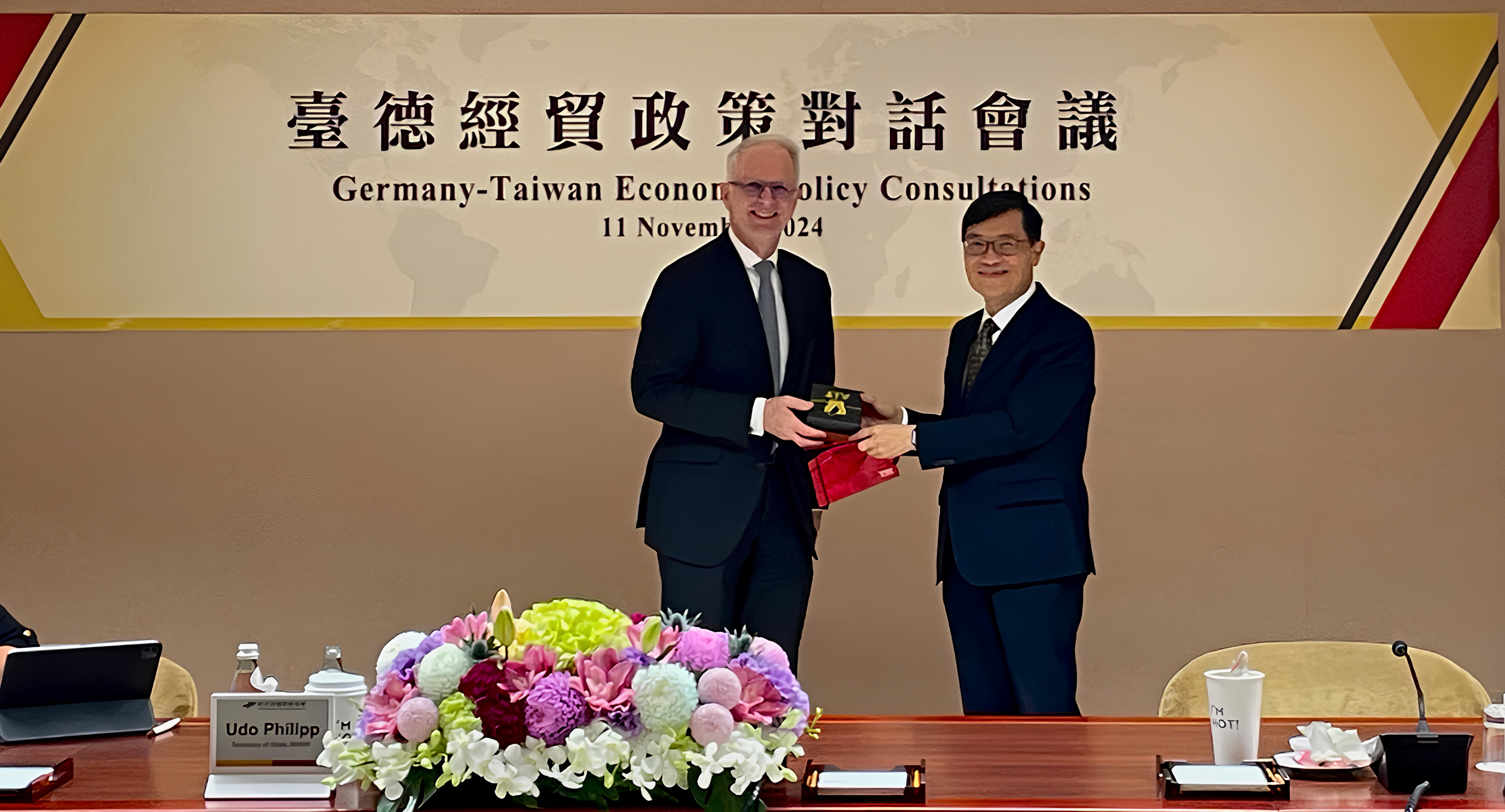 經濟部陳正祺政務次長與德國聯邦經濟及氣候保護部Udo Philipp次長今(11)日共同主持臺德經貿政策對話會議.jpeg
