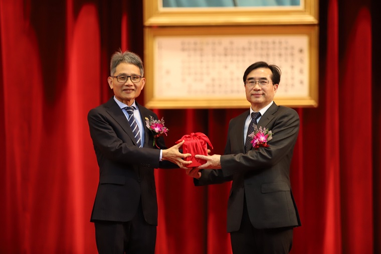 經濟部水利署新任署長由該署副署長林元鵬陞任經濟部賴次長建信布達及監誓.jpg