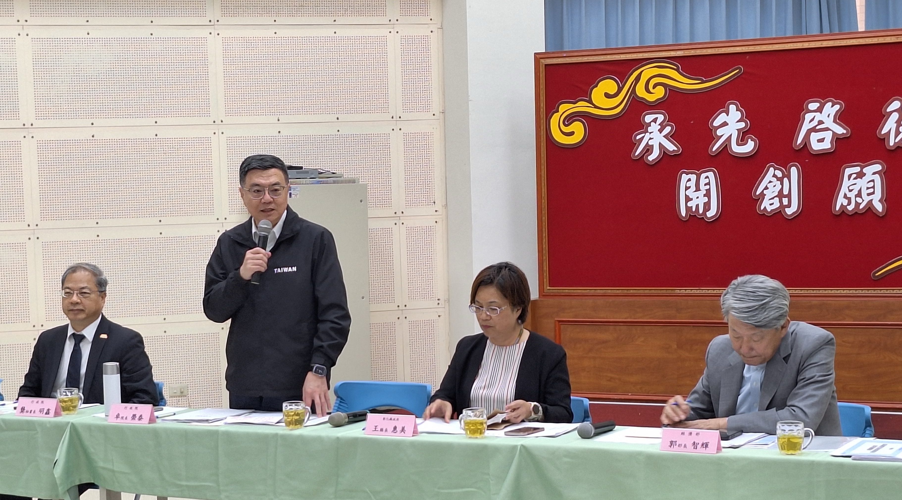 卓院長傾聽彰化產業心聲，表示政府已提早因應關稅問題，積極與美國談判，會隨時與民眾報告進度，爭取國家最大利益.jpg