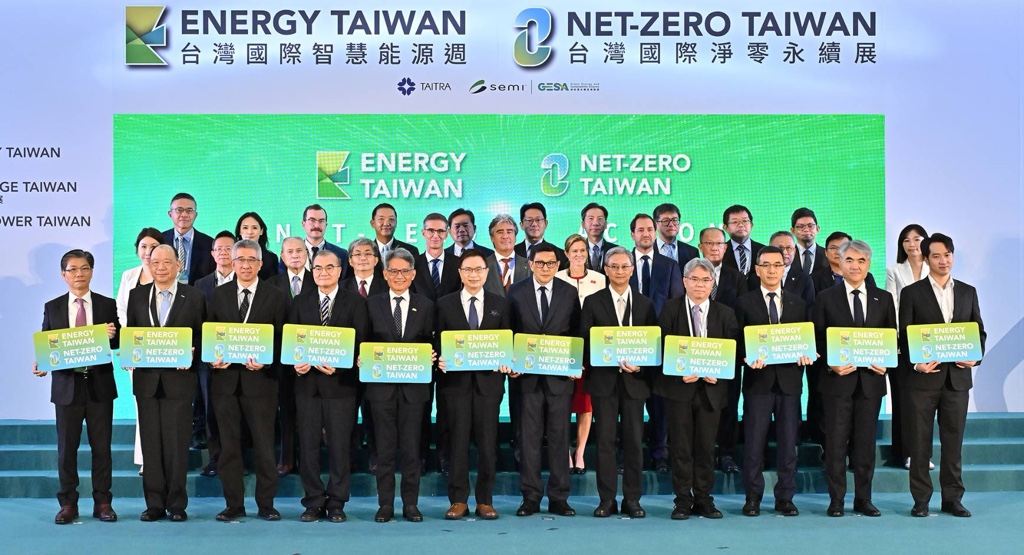 2025台灣國際智慧能源週與台灣國際淨零永續展開幕儀式合影.jpg