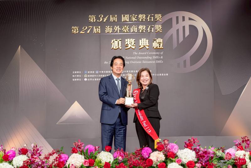 羅麗惠表示得獎是一份責任，感謝臺灣政府及僑委會積極照顧海外每一位僑臺商.jpg