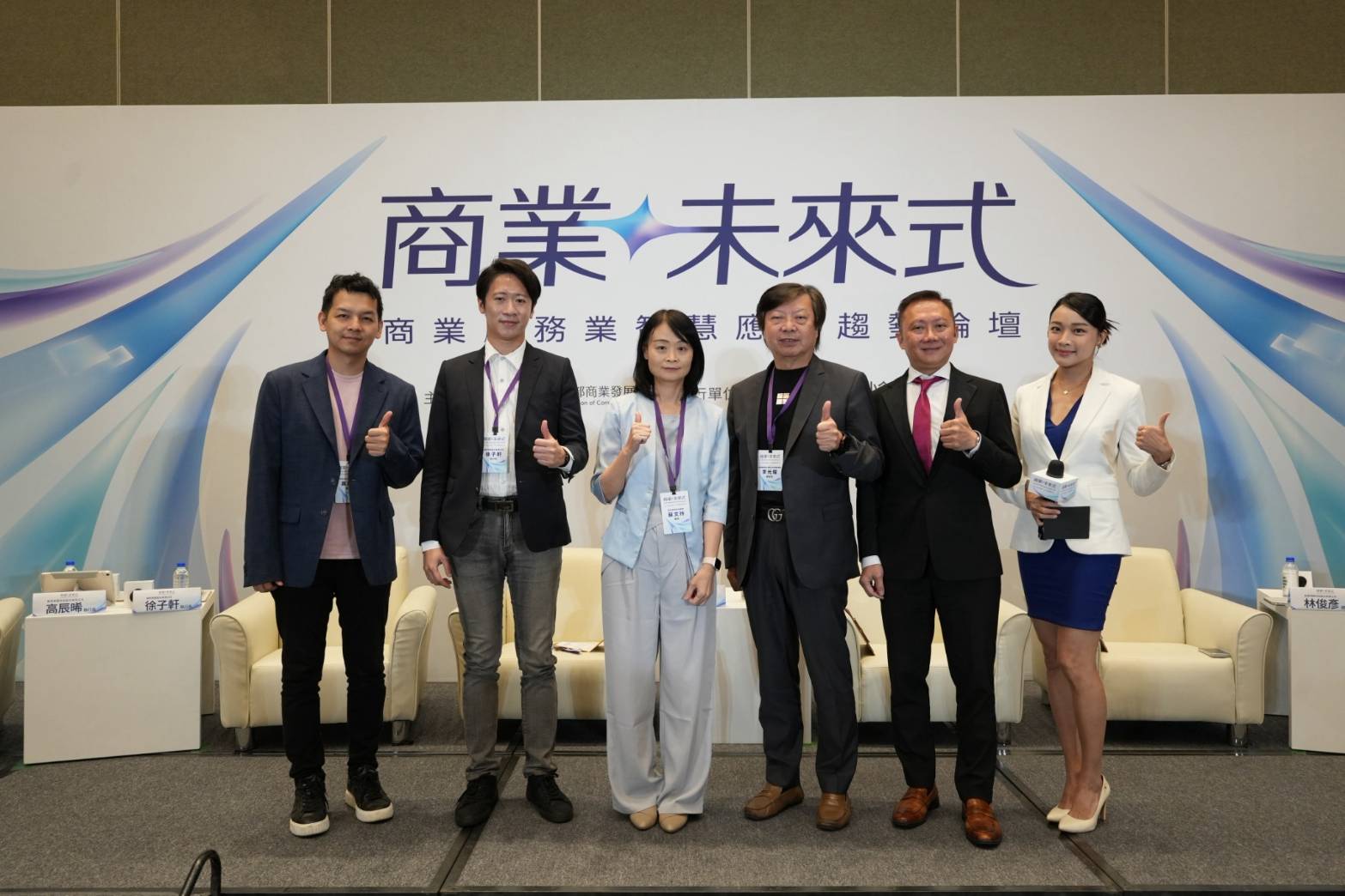 圖說：商業署署長蘇文玲與台灣微軟李光耀總經理（右3）.jpeg